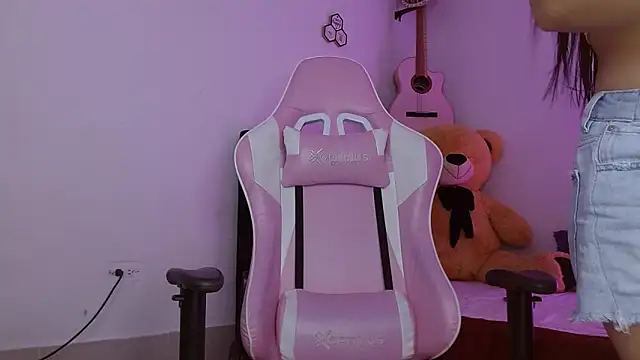 Dakota bumm online show from October 13, 8:22 pm