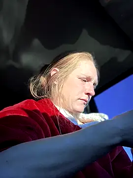 GoldenFlameGoddess online show from November 30, 4:00 pm