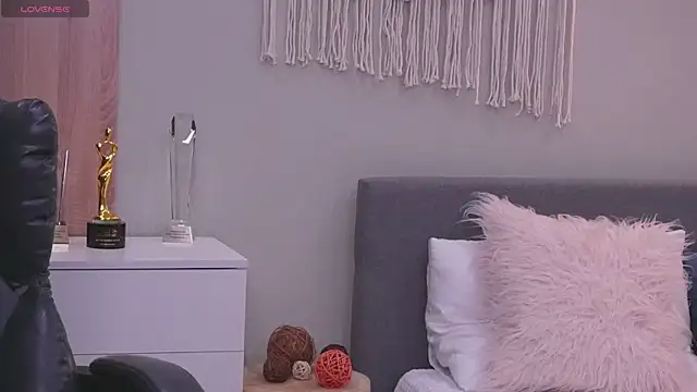 Molly Jons online show from February 5, 1:08 am