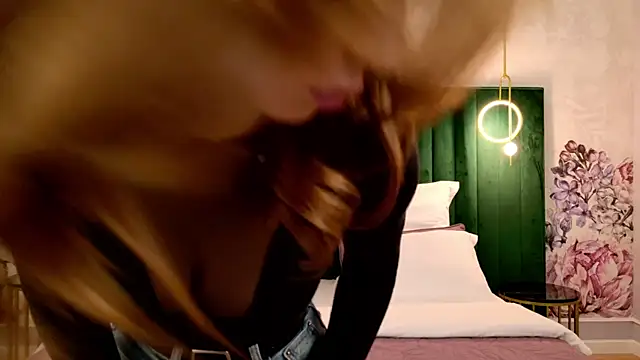 LilyRaisa online show from November 30, 3:11 am