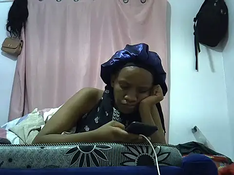 prettybeee online show from April 29, 2:37 am