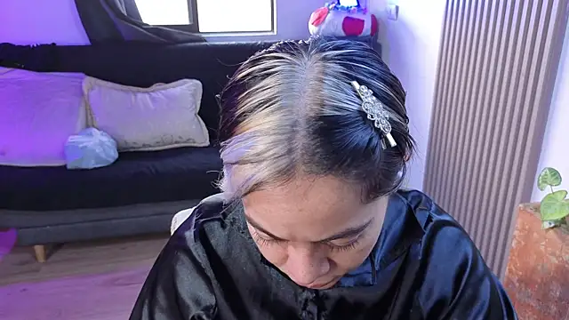 Cuttiealice online show from December 19, 1:25 pm