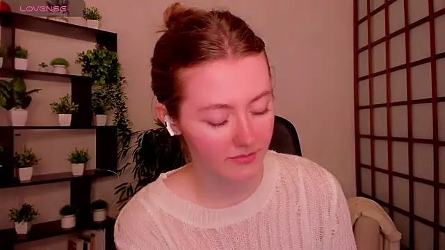 KateCuddle online show from May 21, 2:42 am
