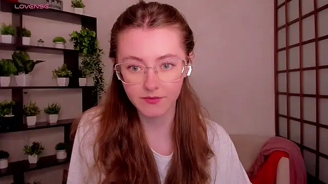 KateCuddle online show from May 18, 2:32 am