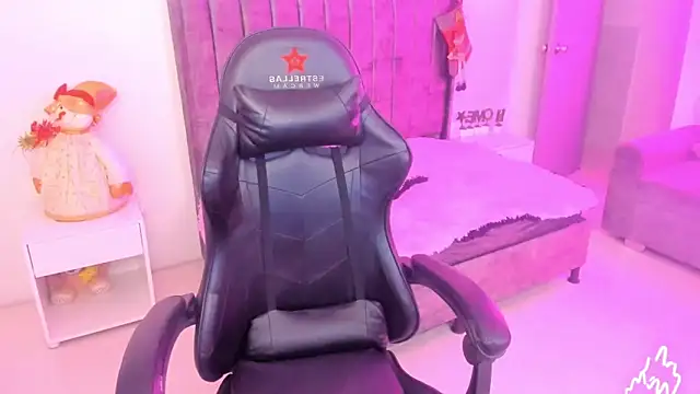 xiomara  cortes online show from December 17, 8:46 pm