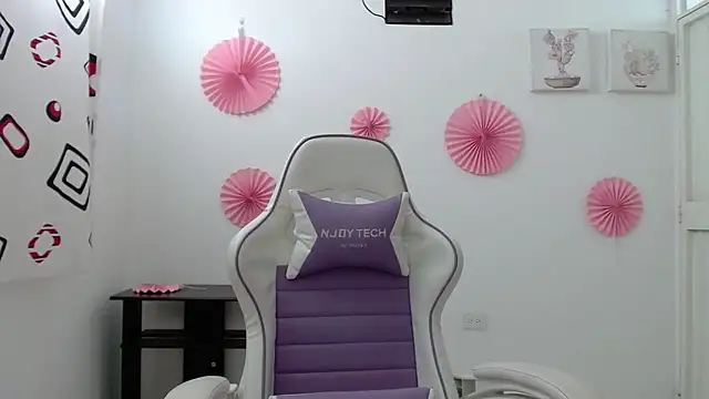 InocentHeaven1 online show from February 5, 1:47 pm