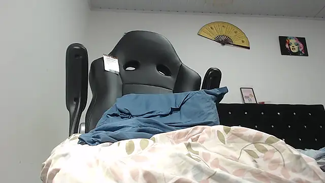 pamelabigcock69 online show from May 9, 10:45 pm