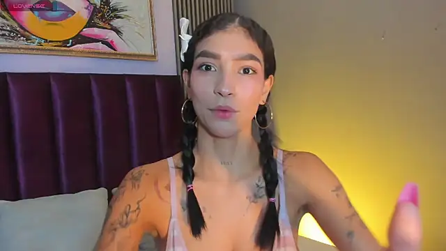 LauraAristizabal online show from May 24, 12:26 pm