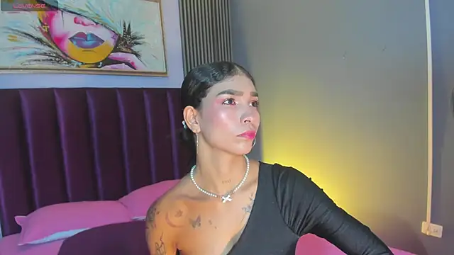 LauraAristizabal online show from April 29, 12:52 pm