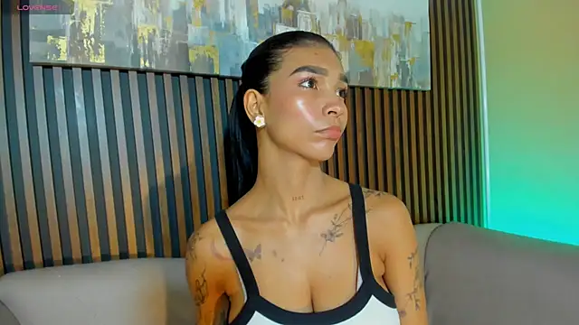 LauraAristizabal online show from March 24, 12:43 pm