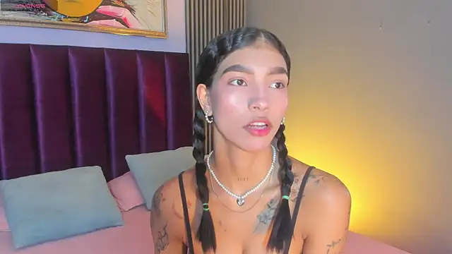 LauraAristizabal online show from May 19, 11:50 am