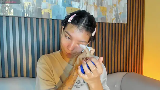 LauraAristizabal online show from November 22, 12:52 pm