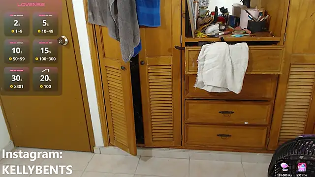 kelly bents1 online show from April 23, 5:04 am