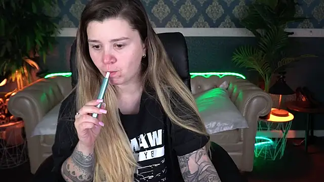 AmellyMilly online show from April 8, 12:51 pm