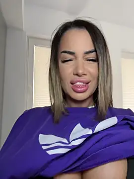 KirstieVegas online show from May 25, 5:23 pm