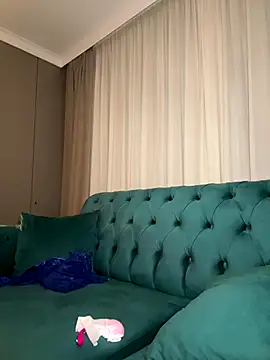 KirstieVegas online show from October 3, 4:34 pm