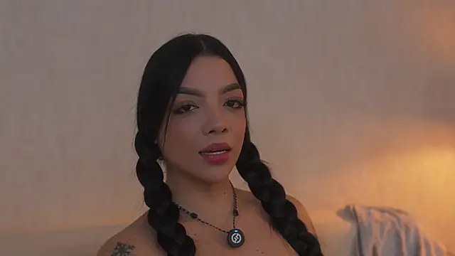 sarah hiill online show from April 2, 12:13 pm