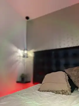MiahWindsor online show from July 1, 3:17 am