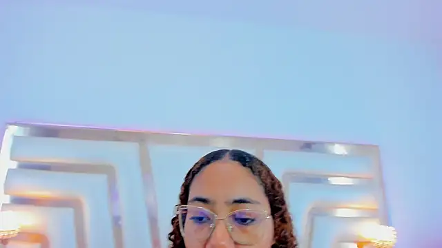 Aisharhodes00 online show from September 30, 8:46 pm