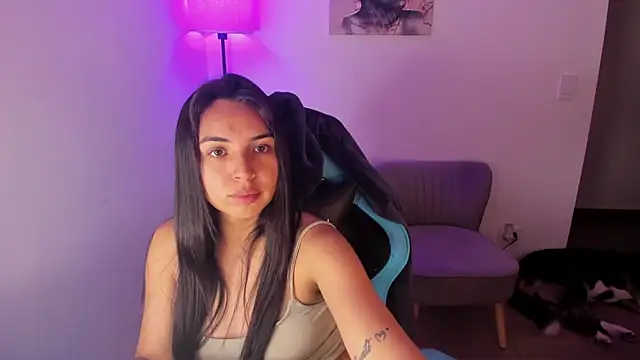 Emily Nicole online show from May 23, 1:15 am