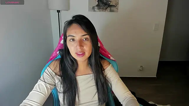 Emily Nicole online show from May 27, 1:05 am