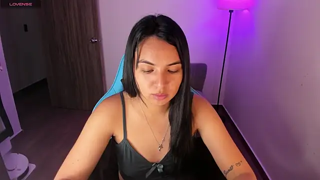 Emily Nicole online show from March 27, 7:25 pm