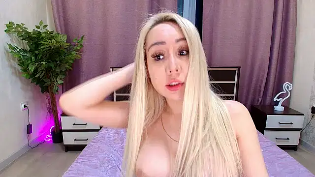 Yulianna Smith online show from May 30, 6:27 pm