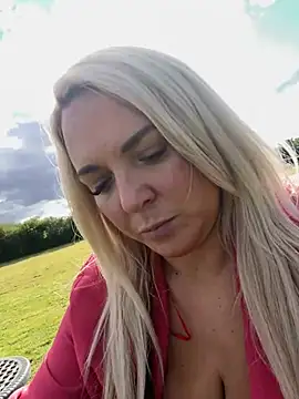 Bustyblondebabe32 online show from May 15, 5:05 pm