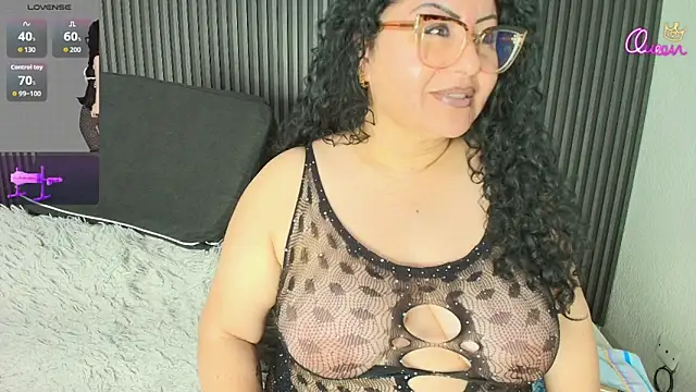 hazel milf online show from May 26, 11:20 am