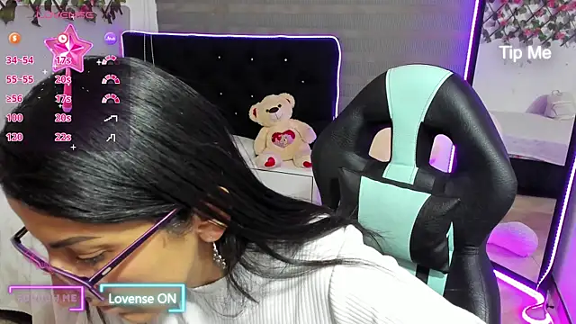 alma blue online show from December 13, 10:38 pm