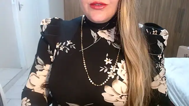 Aliceescobar online show from May 25, 9:36 pm