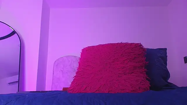 naomi kyse online show from November 11, 3:24 am