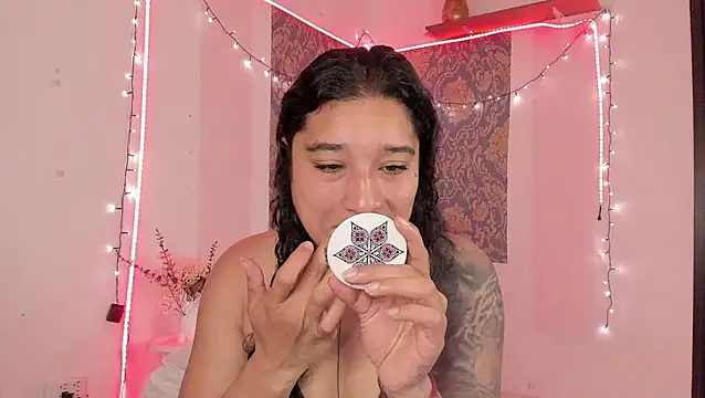 Eva Lee  online show from May 12, 10:33 am