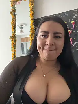 Abril Luv online show from October 8, 1:26 pm