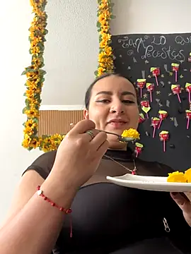 Abril Luv online show from October 13, 1:36 pm