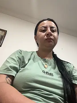 Abril Luv online show from May 1, 3:37 pm