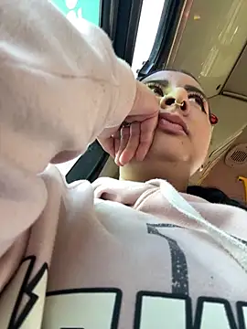 Abril Luv online show from February 10, 12:19 pm