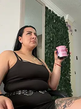 Abril Luv online show from May 22, 1:20 pm