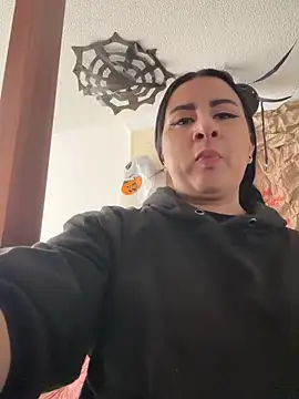 Abril Luv online show from October 31, 12:53 pm