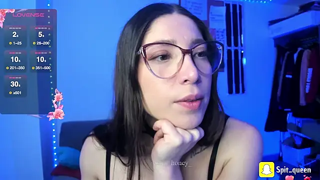 Spit queen online show from May 19, 1:40 pm