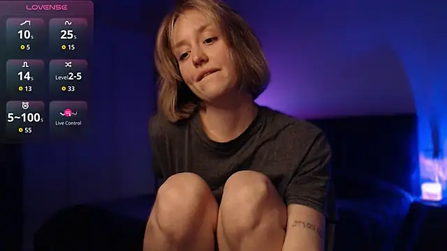 iilovetomatoes online show from April 10, 9:10 pm