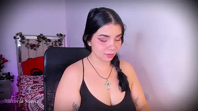 victoriaasaenz  online show from April 10, 12:38 am