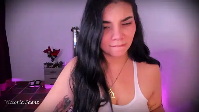 victoriaasaenz  online show from May 6, 12:58 am