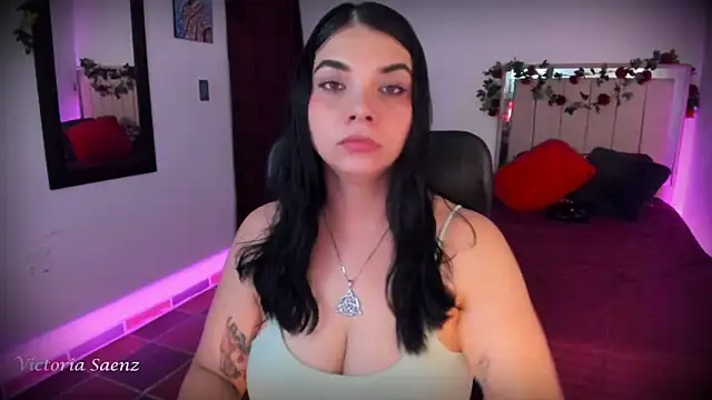 victoriaasaenz  online show from March 5, 12:50 am