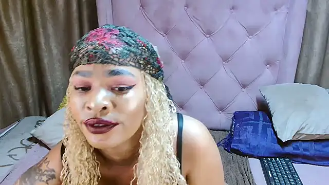 Snapshot of AFRICANGODDESSXXX chatting on October 18, 12:14 am AFRICANGODDESSXXX online show from October 18, 12:14 am
