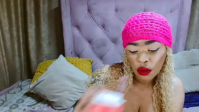 Snapshot of AFRICANGODDESSXXX chatting on October 9, 12:15 am AFRICANGODDESSXXX online show from October 9, 12:15 am