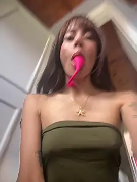 lauravasquez online show from May 5, 8:34 pm