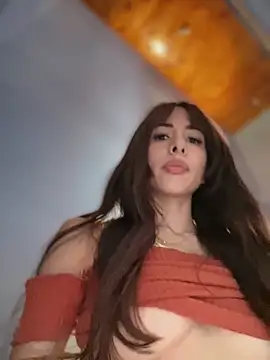 lauravasquez online show from May 6, 9:08 pm