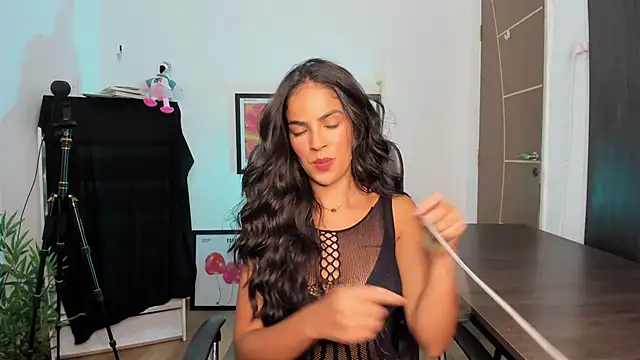 camille-rose online show from February 19, 10:19 pm