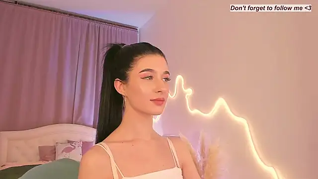 LauraCoy online show from April 7, 8:55 pm